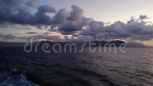 海上的蓝色时刻视频的预览图