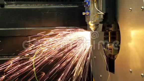重工业用高精度激光切割金属现代工业技术视频的预览图