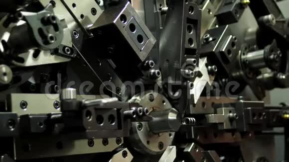 自动机器生产弹簧工程及行业背景视频的预览图