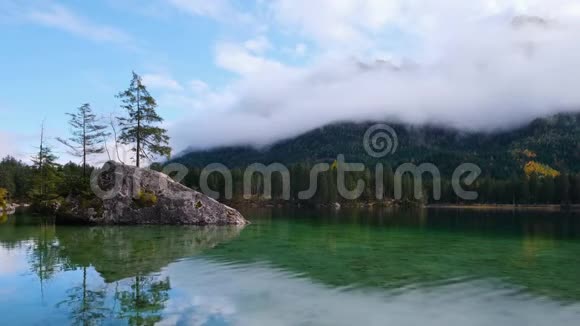 德国巴伐利亚阿尔卑斯山的金泰湖视频的预览图