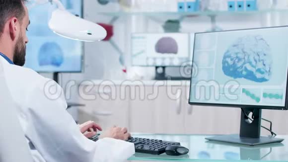 计算机键盘医学领域打字研究人员X光扫描视频的预览图
