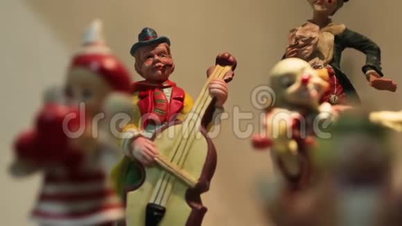 小丑音乐家菲古琳视频的预览图