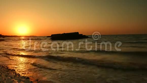 亚索夫海上太阳的黎明海浪视频的预览图