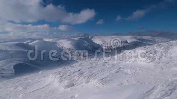 乌克兰喀尔巴阡山滑雪胜地德拉戈布拉特视频的预览图