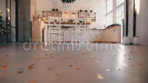 装饰假日厨房内部圣诞节视频的预览图