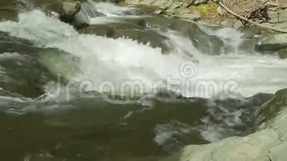 山河湍急急流湍急视频的预览图