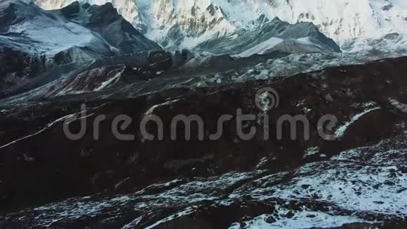 努普特山和罗特西南脸空中景观视频的预览图