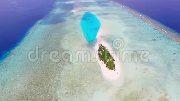 马尔代夫群岛天然绿松石游泳池视频的预览图