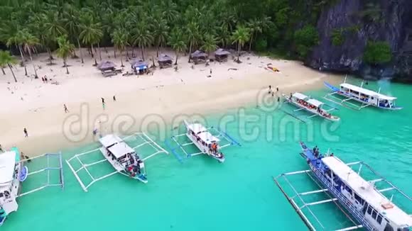 菲律宾巴拉望岛厄尔尼诺七突击队海滩热带海滩假日鸟瞰图视频的预览图