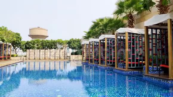 奢华酒店游泳池全景视频的预览图