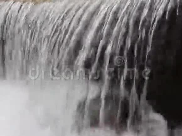卢达马拉河在2019年2月的冬天在Petrich的中心视频的预览图