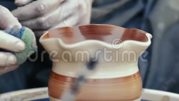 密切计划陶罐羽绒被完美陶圈上的陶罐视频的预览图