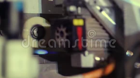 机械自动机器人电动机压力计电压表视频的预览图