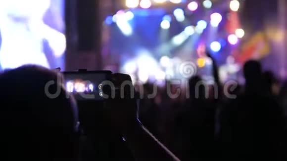 人拍演唱会视频的预览图