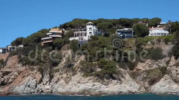 2019年5月西班牙海岸景观别墅和房子的岩石哥斯达黎加布拉瓦视频的预览图