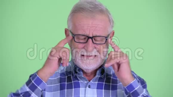 有压力的大胡子臀部男人头痛的脸视频的预览图