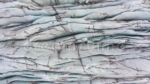 斯维纳费尔斯乔卡尔冰川灰裂缝和裂缝冰岛高空俯视图视频的预览图