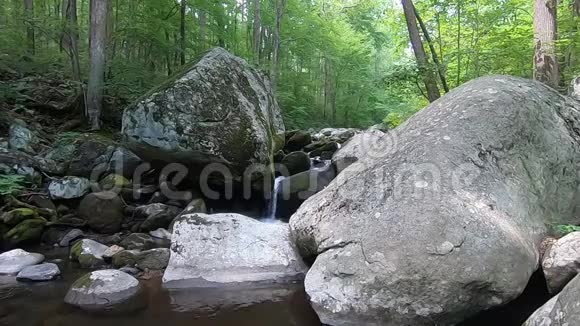 兰奎尔瀑布维吉尼亚州希兰多河视频的预览图