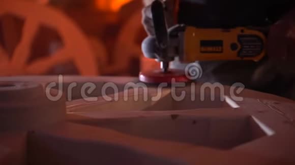 加工一个木轮磨盘磨砂机视频的预览图