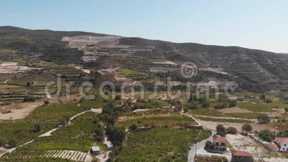 奥莫多的周围奥莫多斯是塞浦路斯三阿多斯山脉的一个村庄无人机的录像视频的预览图