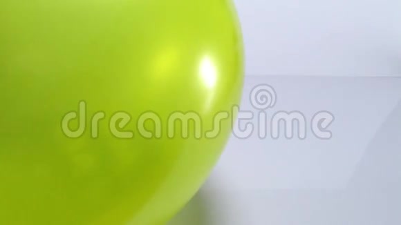 气球爆裂视频的预览图