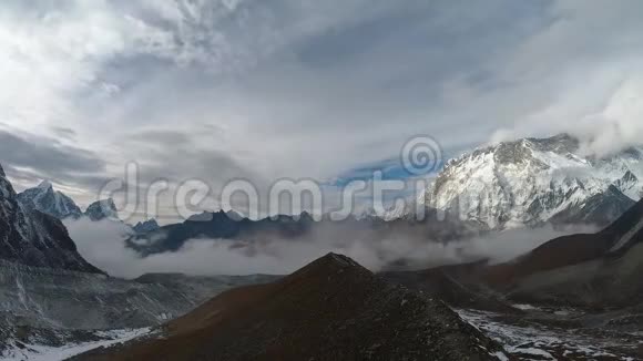 罗特和努普特山脉喜马拉雅山尼泊尔视频的预览图