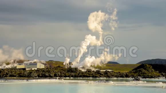 冰岛斯瓦尔森吉地热发电站靠近蓝泻湖视频的预览图