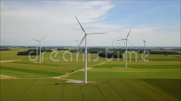 在风力涡轮机上的视图视频的预览图