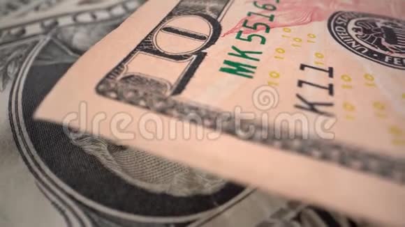 10美元钞票在桌子上旋转视频的预览图