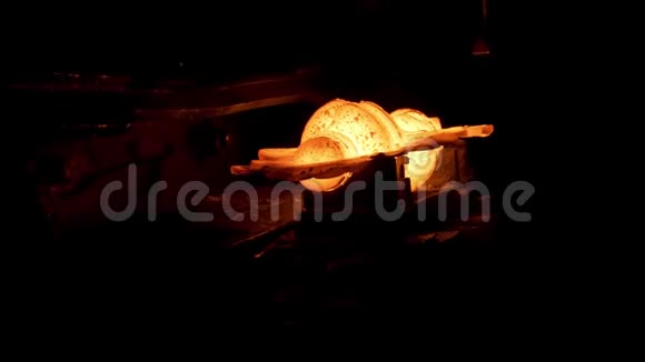 锻造厂车间工业炉钢高温淬火场景冷却过程视频的预览图