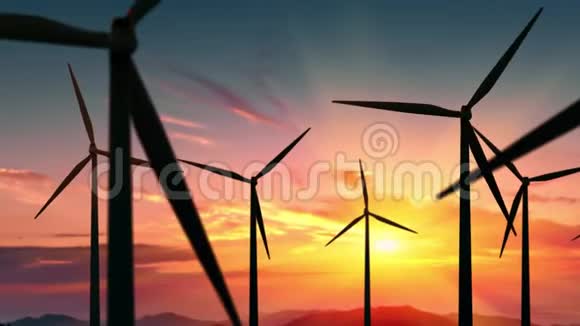 风力涡轮机在美丽的橙色夕阳下农场美丽的阳光山区陆地上的生态能量发生器绿色视频的预览图