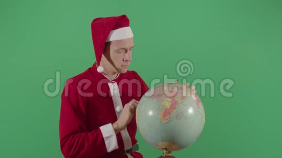 成人圣诞老人在环球寻找位置视频的预览图