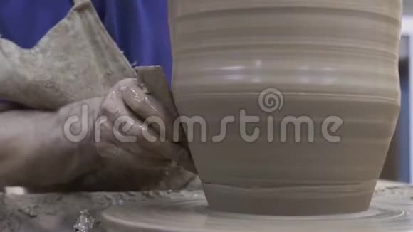 专业的波特特写创作陶罐粘土库存录像陶工陶工陶工的杰作视频的预览图