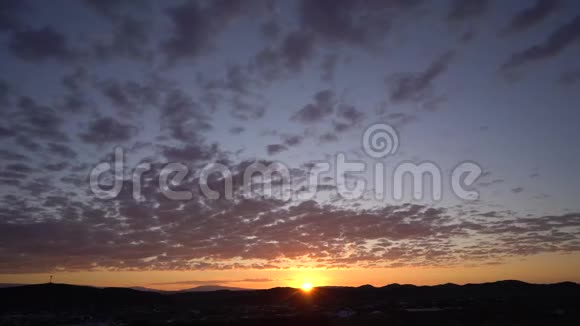 山中蒙古族村落的日落视频的预览图