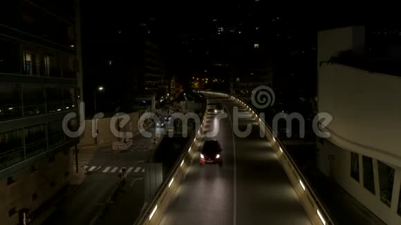 摩纳哥城市夜间交通街道道路与汽车在蒙特卡洛慢镜头视频的预览图