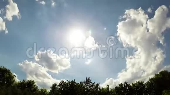 太阳和云的时间推移视频视频的预览图