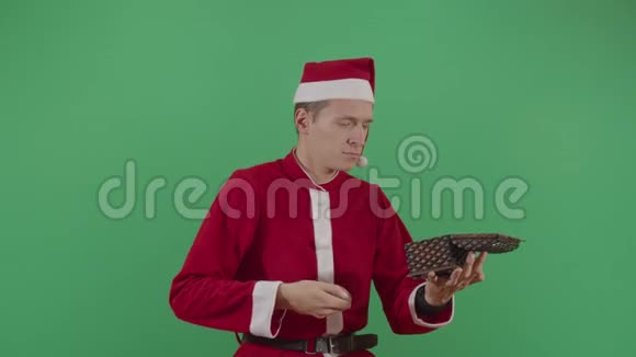 成人圣诞老人存钱视频的预览图