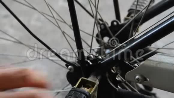 自行车后座脚钉润滑视频的预览图