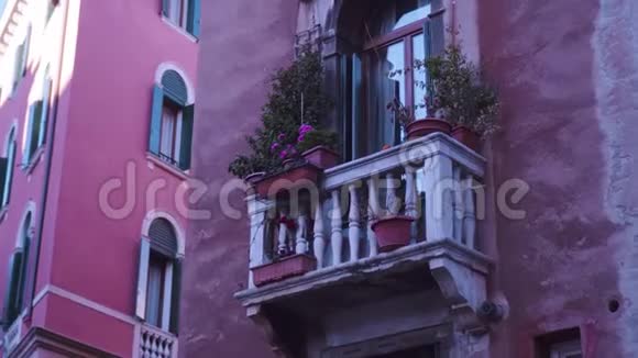 威尼斯房子的小阳台视频的预览图