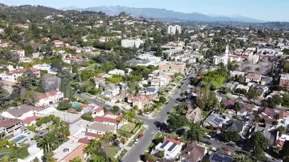 洛杉矶无人机拍摄的居民区视频的预览图