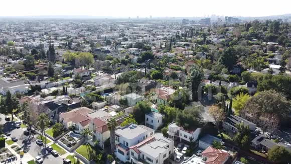 洛杉矶无人机拍摄的居民区视频的预览图