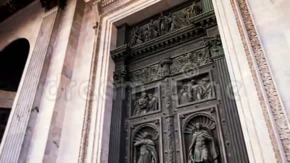 大门或大门的圣以萨克大教堂东正教教堂在圣彼得堡俄罗斯概念历史视频的预览图