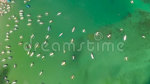 尼多市附近的绿松石泻湖里有许多船只视频的预览图