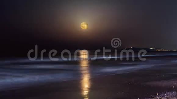 满月在海上升起月光时间流逝视频的预览图