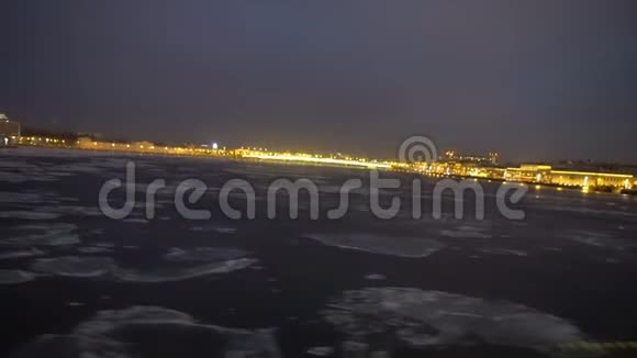 尼瓦河上的冰漂视频的预览图