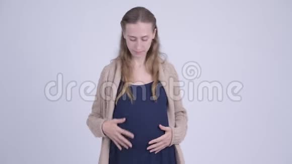 年轻有压力的孕妇看上去很震惊视频的预览图