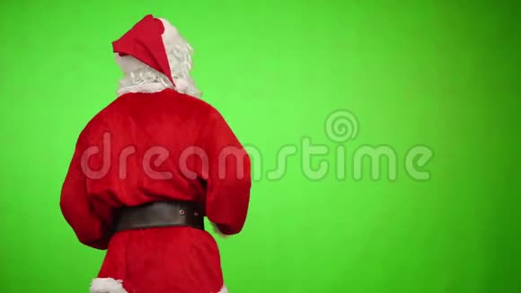 圣诞老人从后面转过身送礼物盒色度键视频的预览图