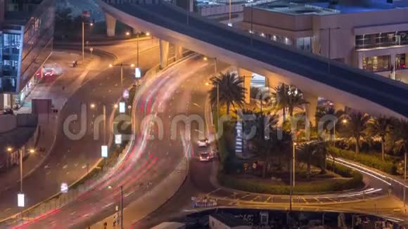 机场视野迪拜码头街道与建筑工地背景夜间时间推移视频的预览图