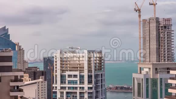迪拜码头和JBR的现代建筑建筑工地空中时间在迪拜阿拉伯联合酋长国视频的预览图