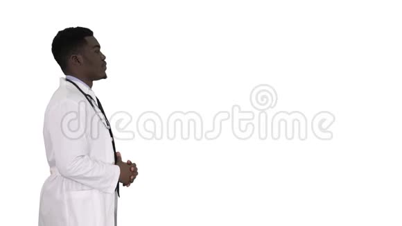 在白色背景下认识一个病人的医生视频的预览图